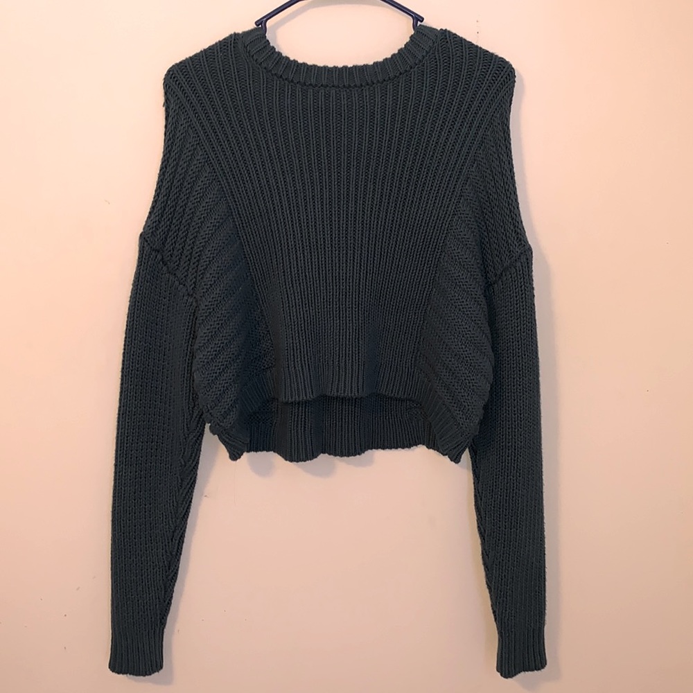 • Kendall & Kylie Dark green cropped sweater •